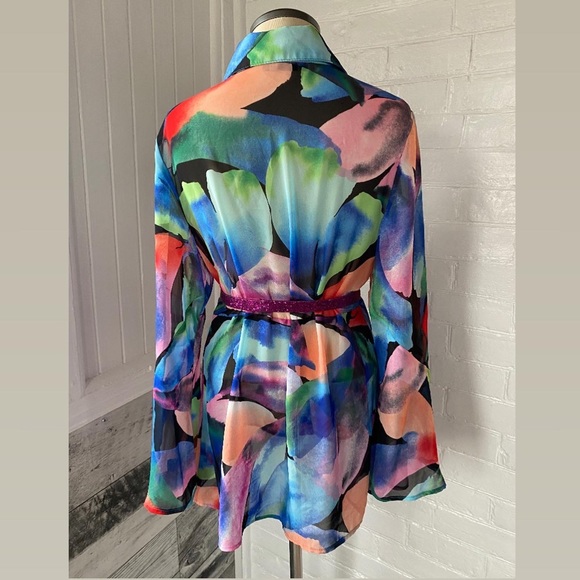 Michael Taylor floral print semi sheer blouse. - Picture 7 of 10